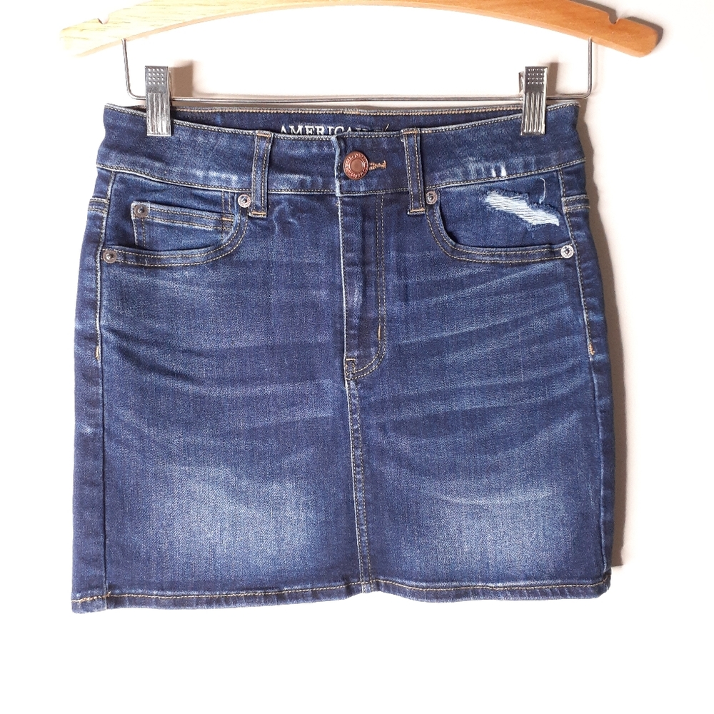 🎉 American Eagle next level stretch High rise mini distressed jean skirt